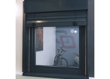 Raffstores Z90 - 100 x 100 mit Antrieb