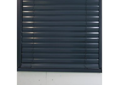 Raffstores Z90 - 100 x 100 mit Antrieb