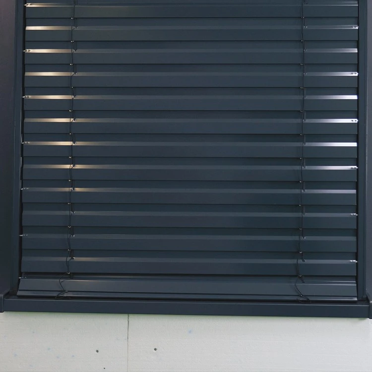 Raffstores Z90 - 100 x 200 mit Antrieb