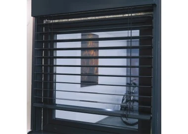 Raffstores Z90 - 100 x 200 mit Antrieb
