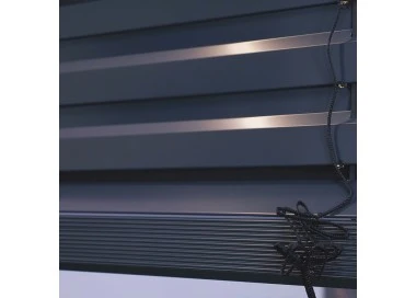 Raffstores Z90 - 150 x 150 mit Antrieb
