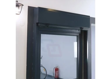 Raffstores Z90 - 150 x 150 mit Antrieb