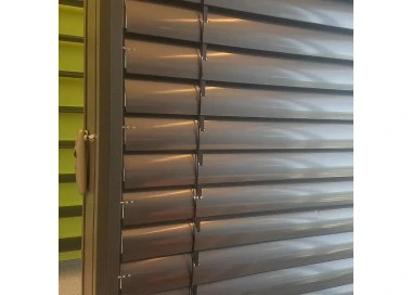 Raffstores C80 - 100 x 150 mit Antrieb