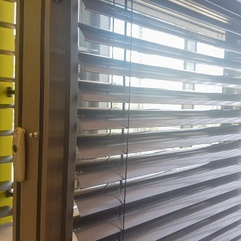 Raffstores C80 - 100 x 150 mit Antrieb 2