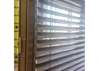 Raffstores C80 - 100 x 150 mit Antrieb