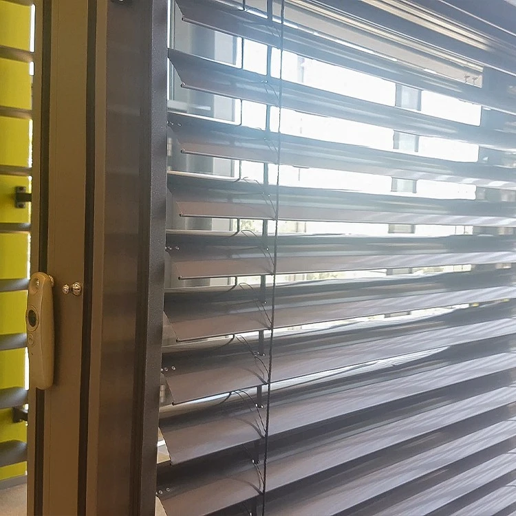 Raffstores C80 - 100 x 100 mit Antrieb