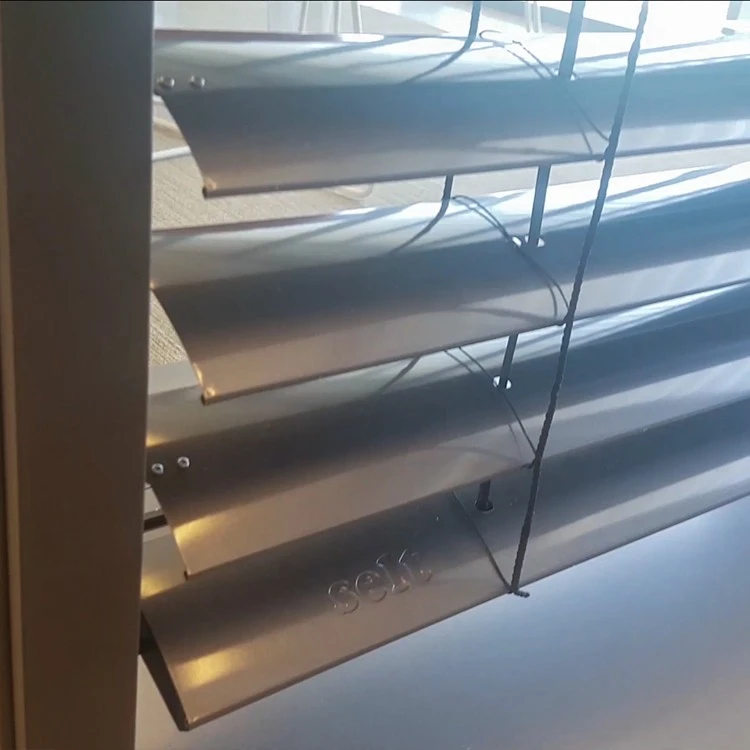 Raffstores C80 - 100 x 200 mit Antrieb