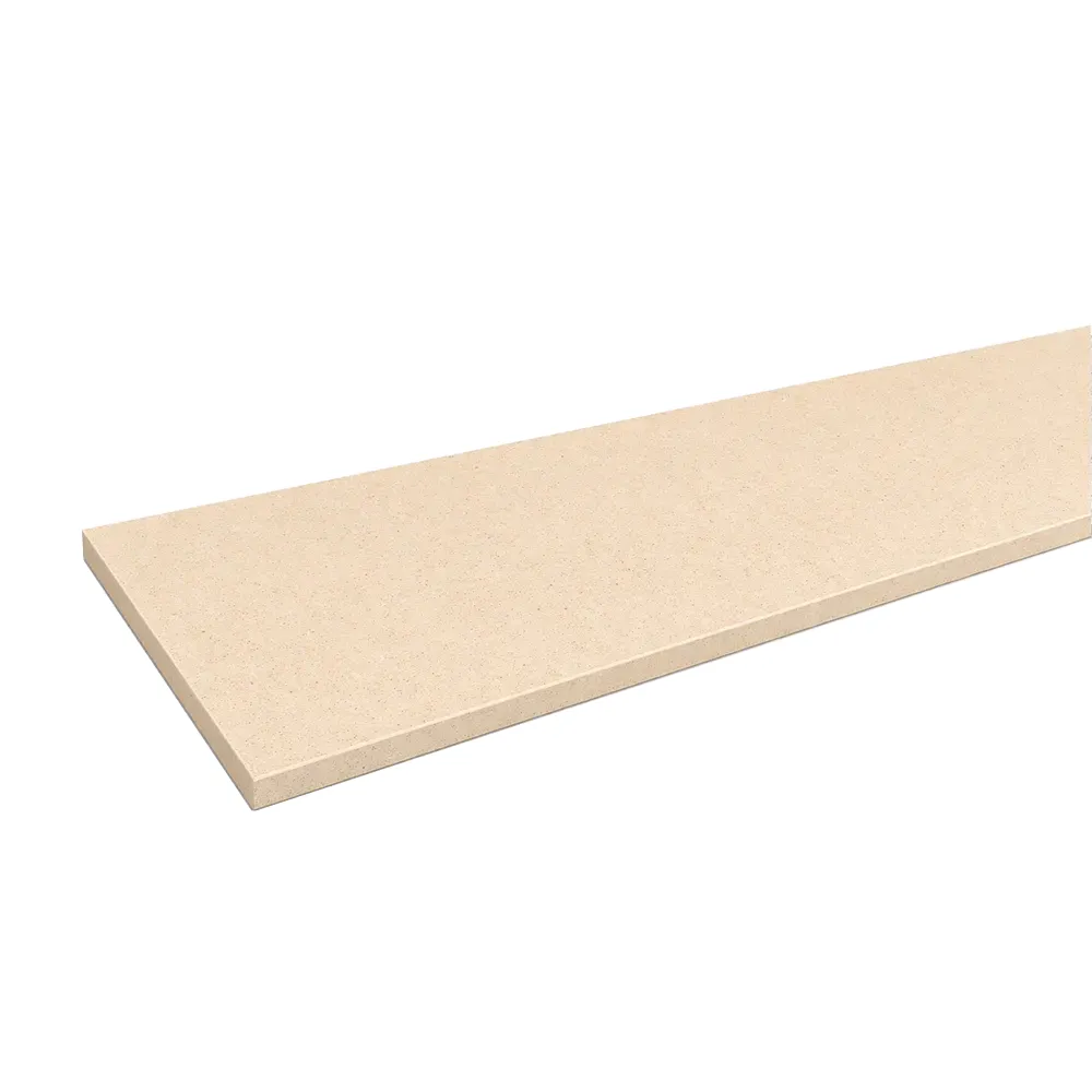 Innenfensterbank aus Agglo-Marmor &bdquo;New Marfil&ldquo; (100 &times; 150 mm) mit abgerundeter Ecke und gefaster Kante.