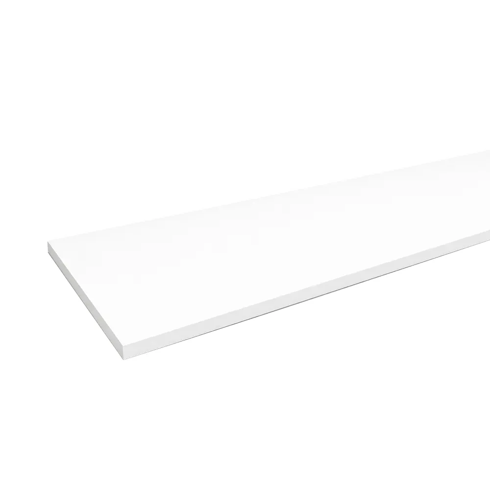 Innenfensterbank aus Agglo-Marmor &bdquo;Polare&ldquo; (100 &times; 150 mm) mit abgerundeter Ecke und gefaster Kante.