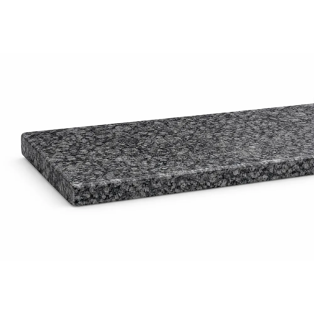 Granitfensterbank „Stahlgrau-Lapatura“ (100 × 150 mm) für den Außenbereich mit polierter Oberfläche.