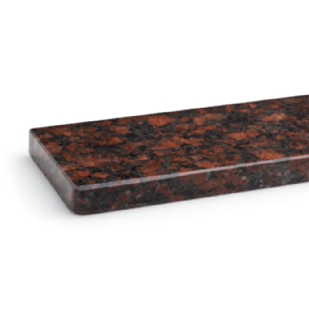 Granitfensterbank &bdquo;Tan Brown&ldquo; (100 &times; 150 mm) f&uuml;r den Au&szlig;enbereich mit polierter Oberfl&auml;che.
