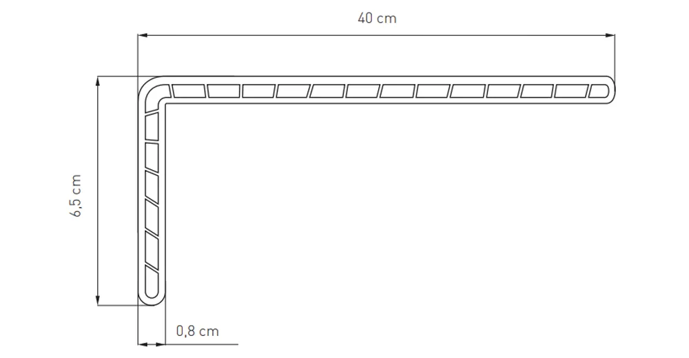 Schnittschema einer PVC-Renovierungsabdeckung f&uuml;r Fensterb&auml;nke &ndash; Ma&szlig;e und Mehrkammerkonstruktion zur Montage auf einer bestehenden Fensterbank.